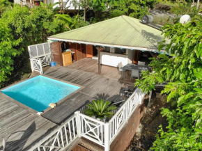 Case Coco Pointe Batterie. Piscine, vue mer, 4 p.